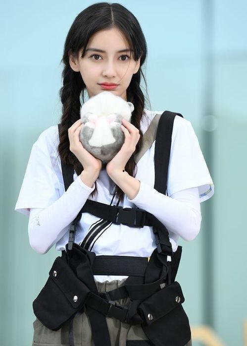 杨颖公开爆料男朋友视频,真相背后引发热议